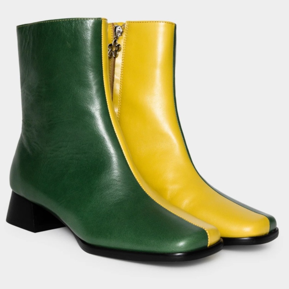 Lisa says gah boots size 7.5 yellow and green